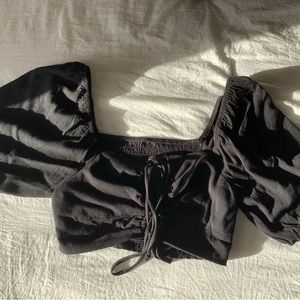 URBAN OUTFITTERS BLACK TOP CROPPED